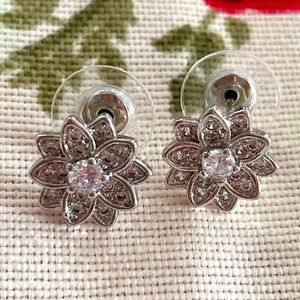 Flower stud earrings white gold plated with cubic zirconia